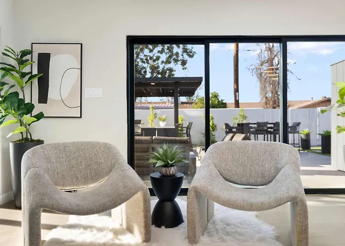 Dom wakacyjny New The Barrington Ultra-luxe Designer Estate *