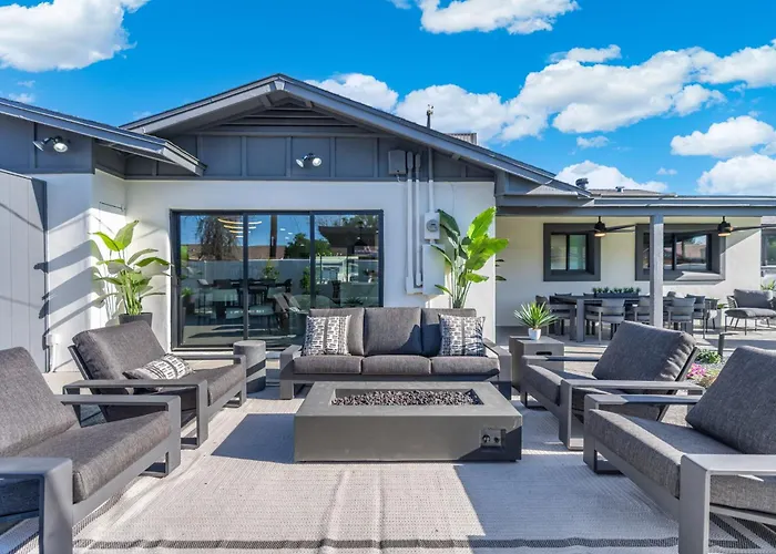 Dom wakacyjny New The Barrington Ultra-luxe Designer Estate