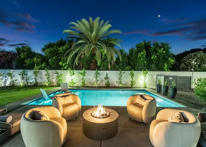 Dom wakacyjny New The Barrington Ultra-luxe Designer Estate Scottsdale